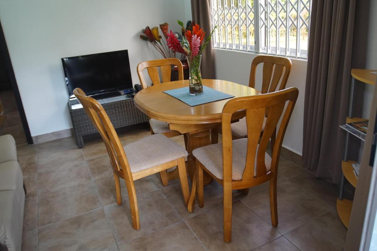 Zeph Self Catering Appartement Baie Lazare  Buitenkant foto